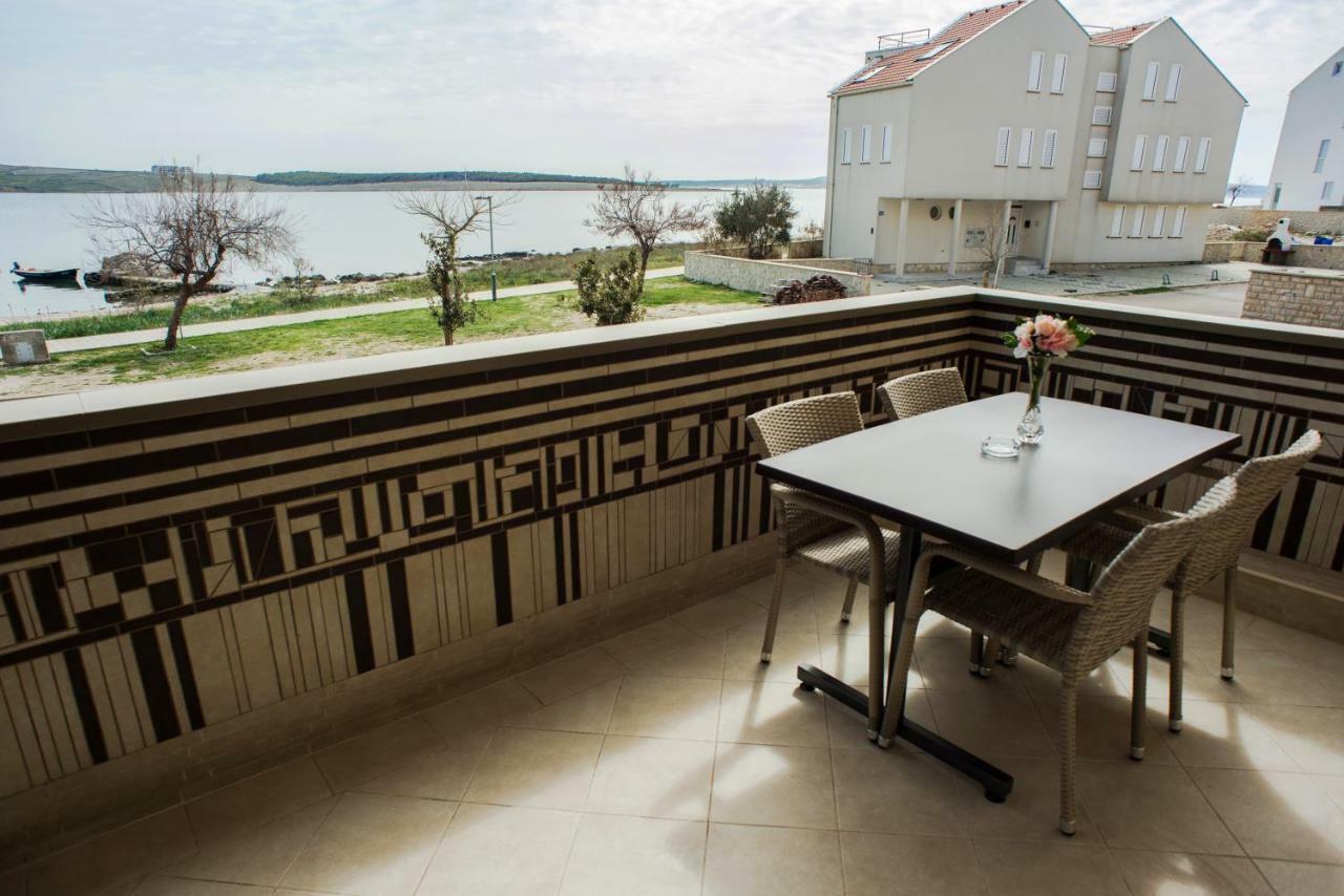 Apartments Svijet Mora 2 Povljana Esterno foto