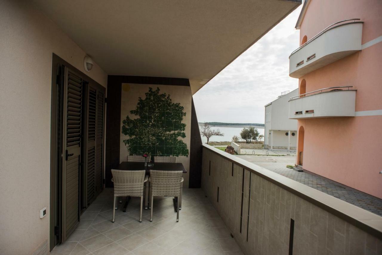 Apartments Svijet Mora 2 Povljana Esterno foto